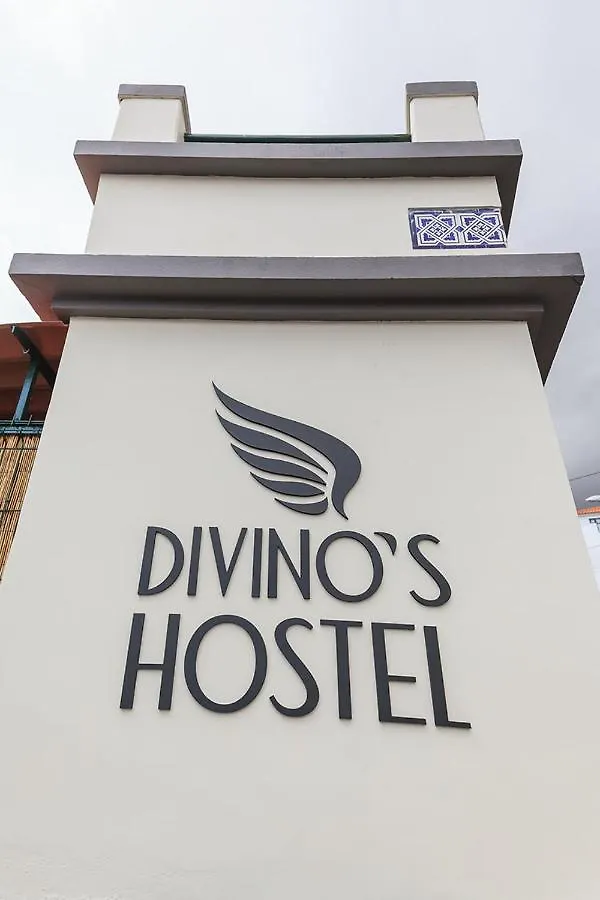 Divino'S Hostel Фуншал